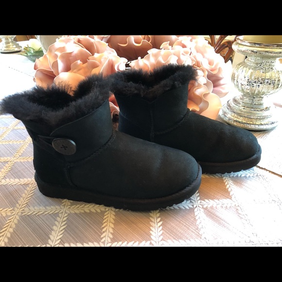 Ugg Women’s Bailey Button Shorties-Sz 6-NEW - Picture 2 of 6